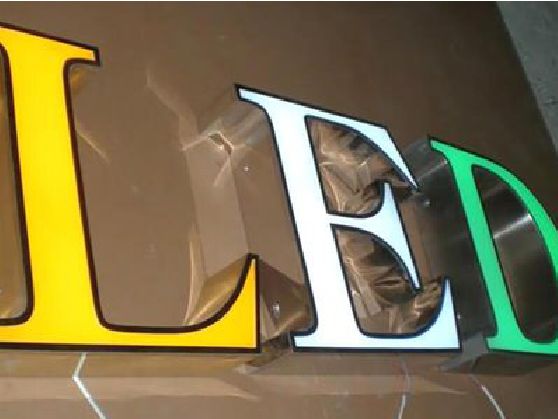 潼南区介绍LED招牌的基础知识。